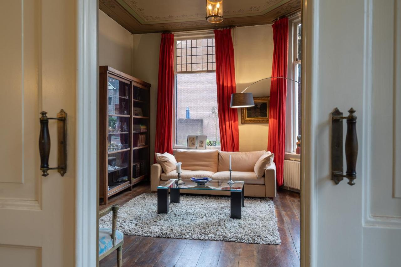 Huis Met De Leeuwenkoppen Dieren Bagian luar foto