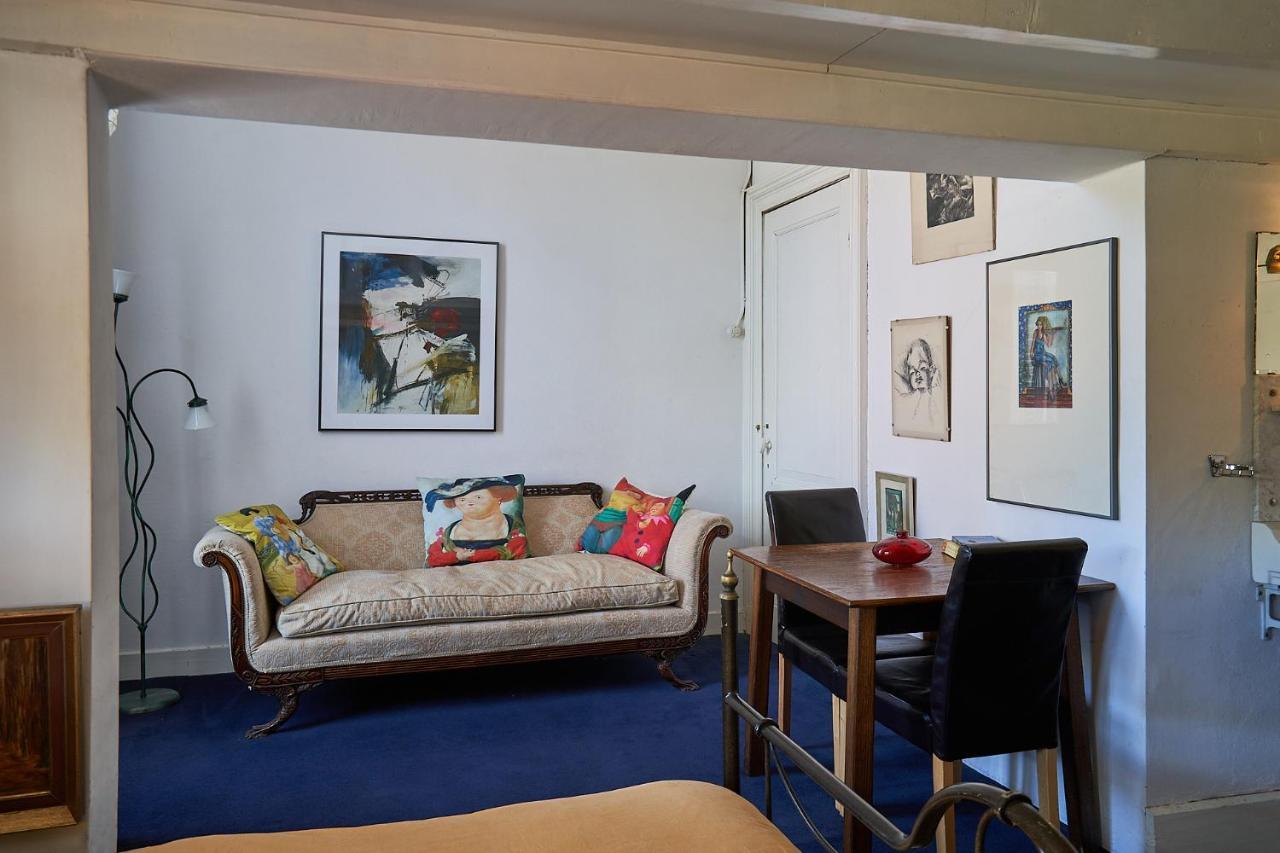 Huis Met De Leeuwenkoppen Dieren Bagian luar foto