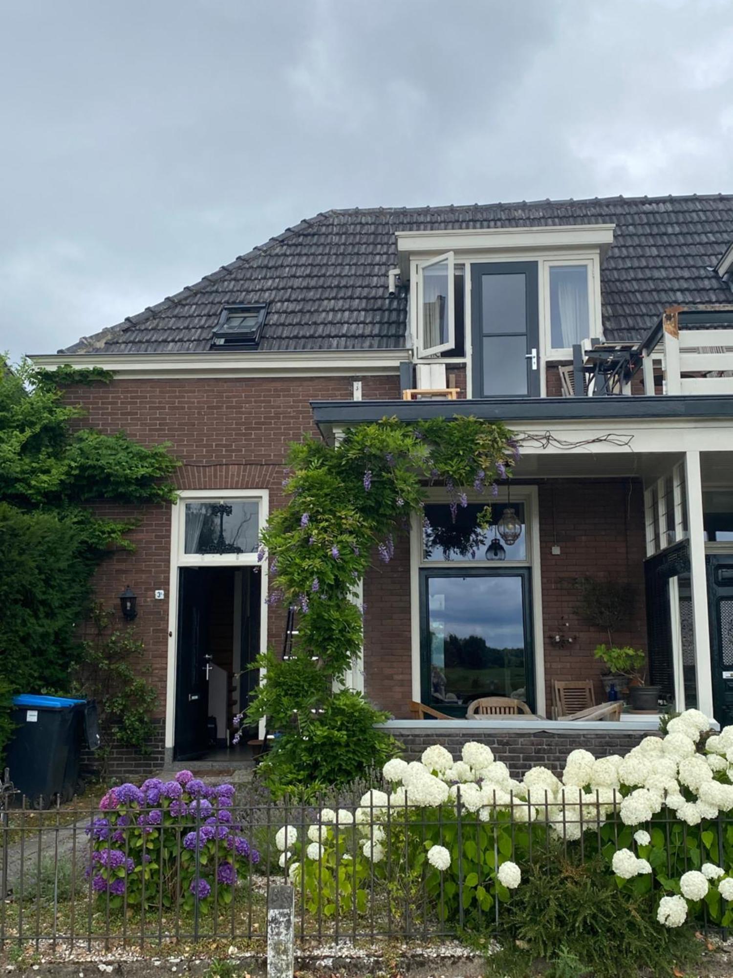 Huis Met De Leeuwenkoppen Dieren Bagian luar foto